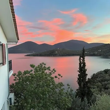 με ιδιωτική παραλία Dom wakacyjny Akhillio